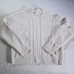 Cozy cable knit sweater 🍂